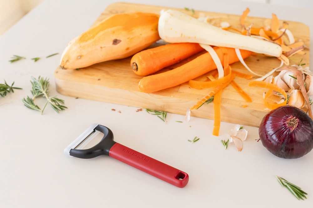 KitchenAid Škrabka horizontální, 17.5 cm, empire red