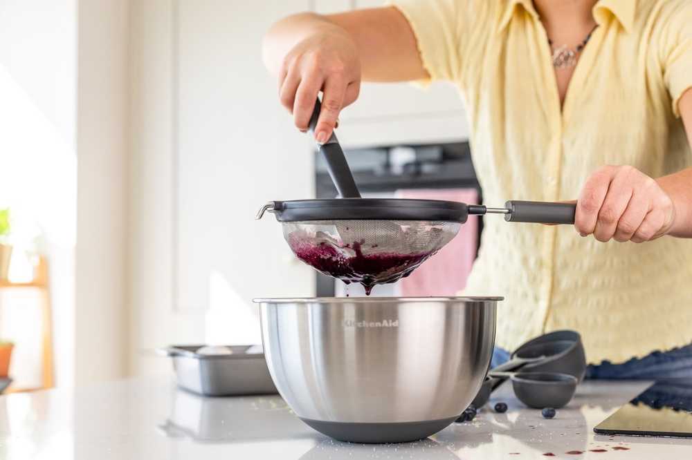 KitchenAid Cedník, 17 cm, charcoal grey