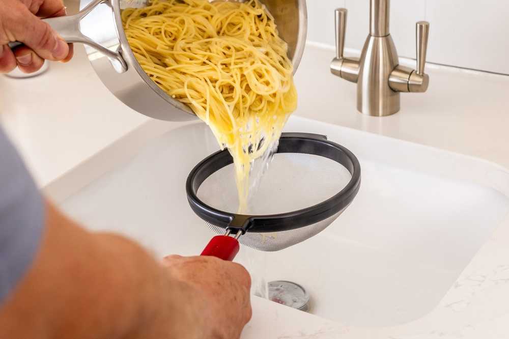 KitchenAid Cedník, 17 cm, empire red