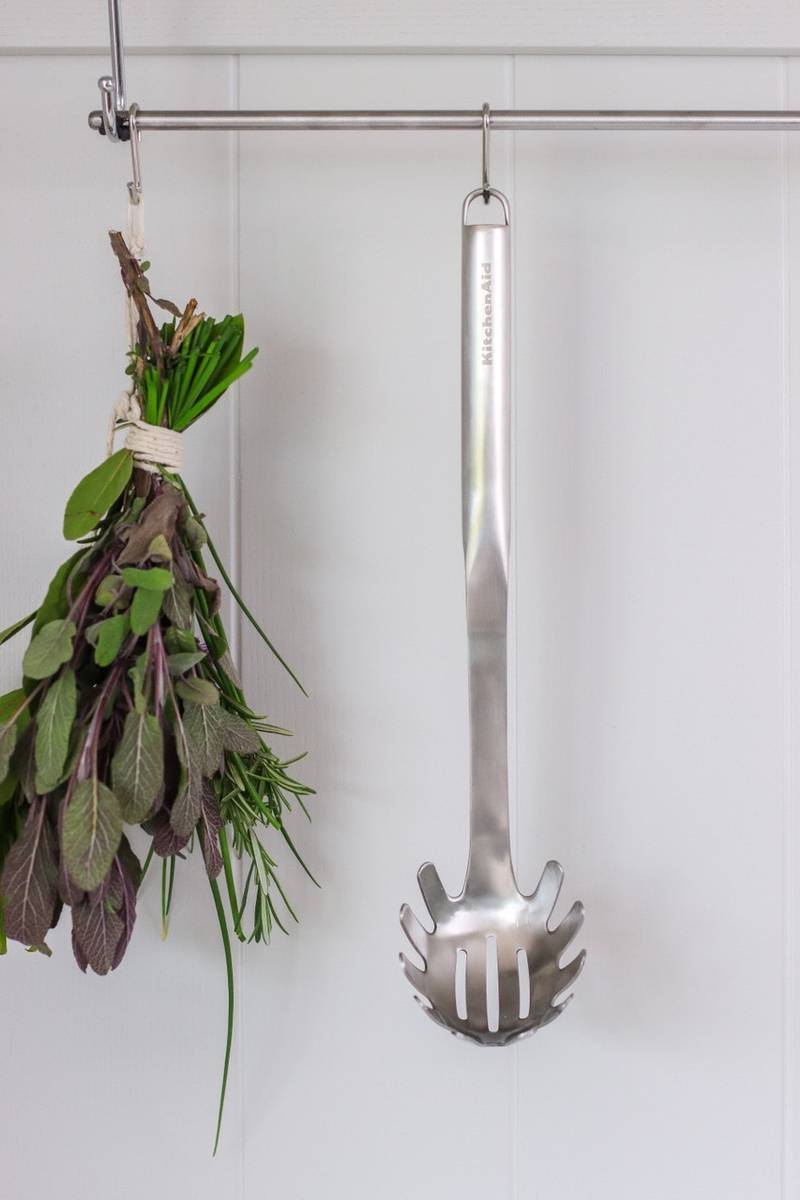 KitchenAid Premium Naběračka na těstoviny, celonerezová