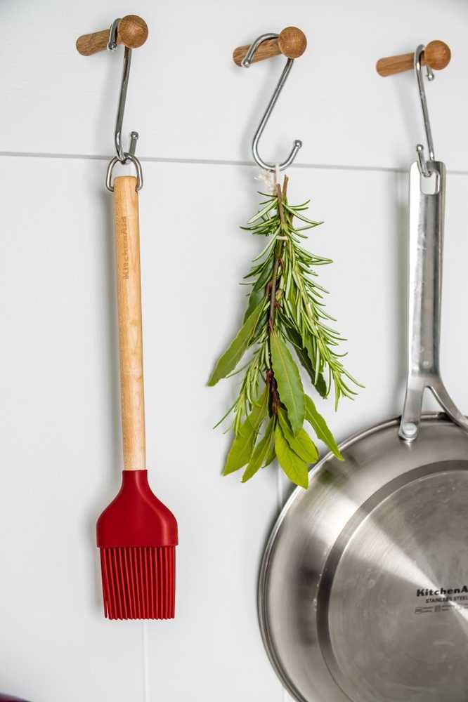 KitchenAid Dřevěná mašlovačka se silikonovou hlavou, empire red