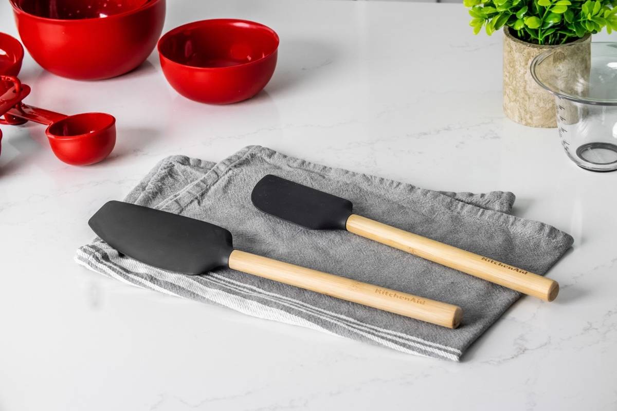 KitchenAid Dřevěná stěrka se silikonovou hlavou, onyx black