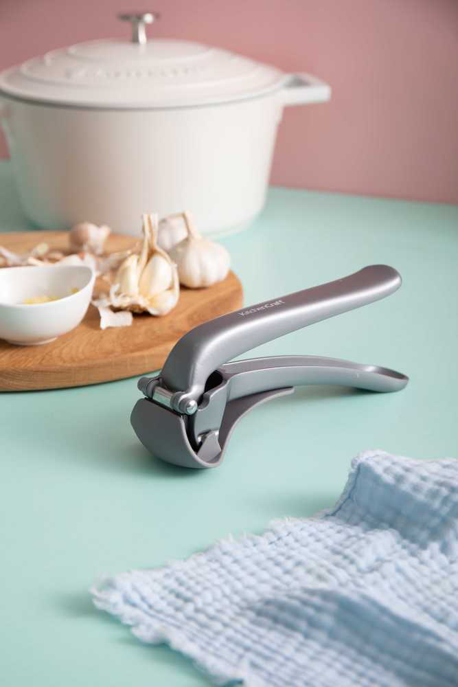 KitchenCraft Lis na česnek s plným otevíráním