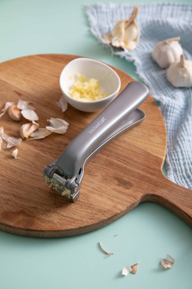 KitchenCraft Lis na česnek s plným otevíráním