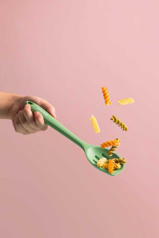 KitchenCraft Silikonová lžíce s otvory a stěrkou, 27 cm