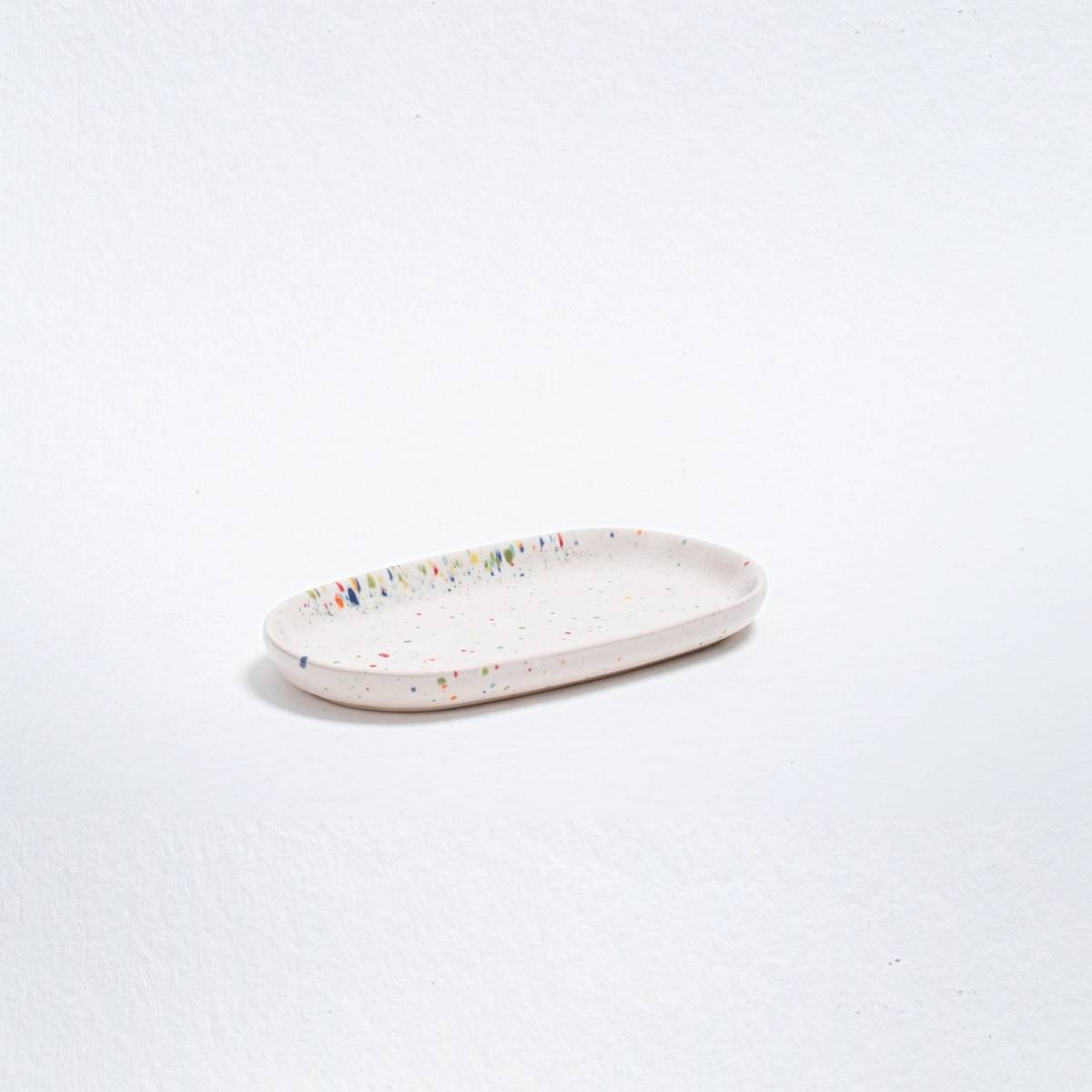 Egg Back Home New Party Sada kameninových hrnků a mini podnosů, 4 ks, bílá