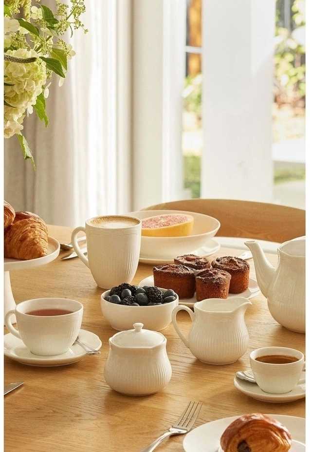 Maxwell & Williams White Basics Rococo Hrnek, 390 ml