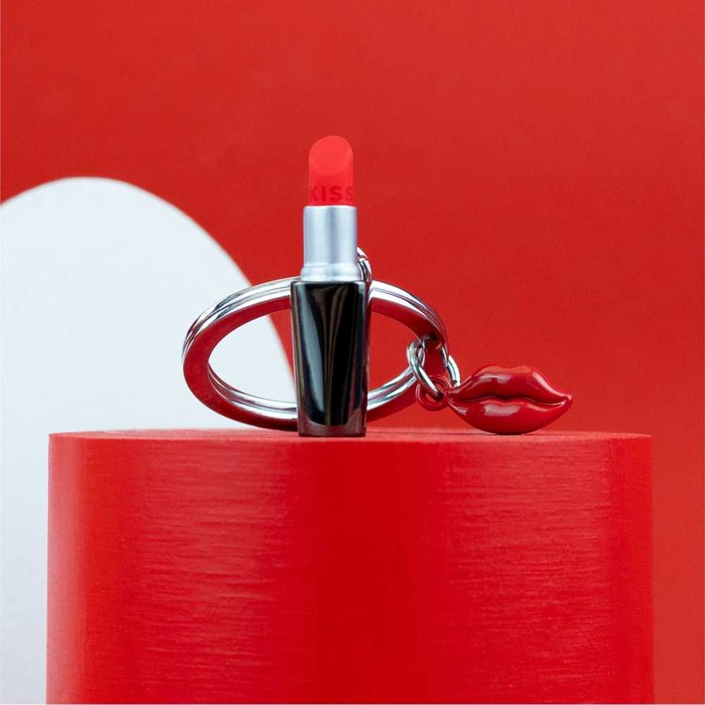 Meta[l]morphose Klíčenka s rtěnkou a červenými rty