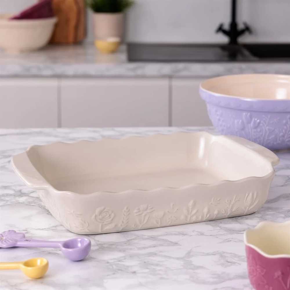 Mason Cash In The Meadow Zapékací mísa, 33 cm, krémová