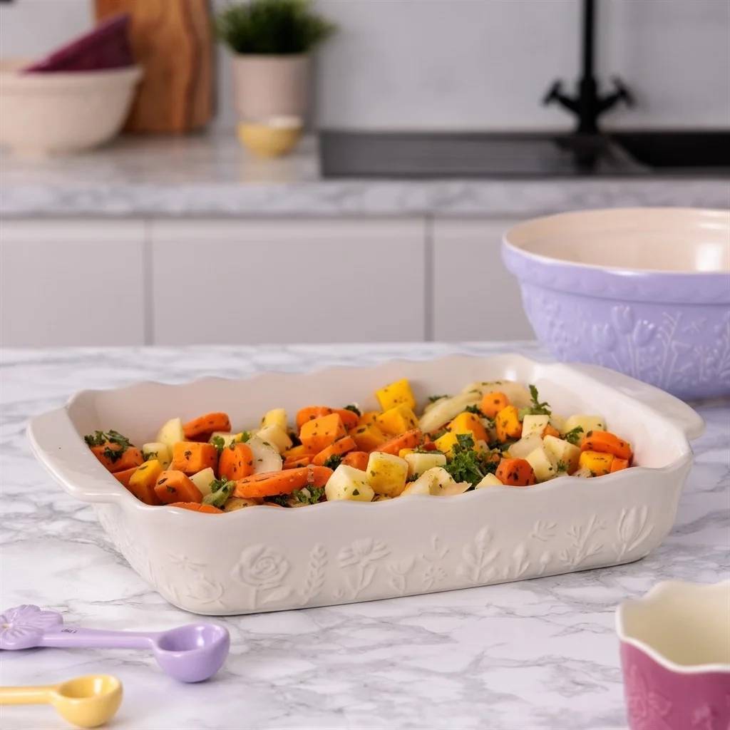 Mason Cash In The Meadow Zapékací mísa, 33 cm, krémová