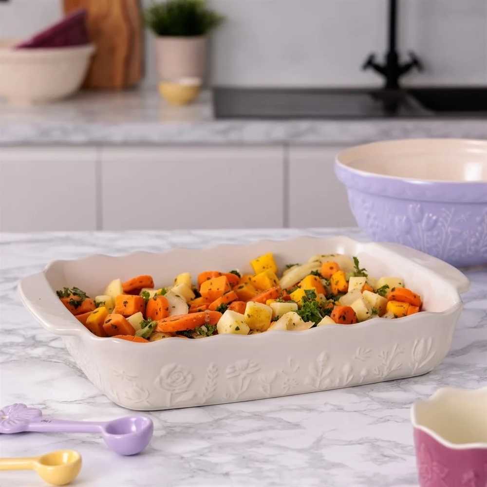 Mason Cash In The Meadow Zapékací mísa, 33 cm, krémová