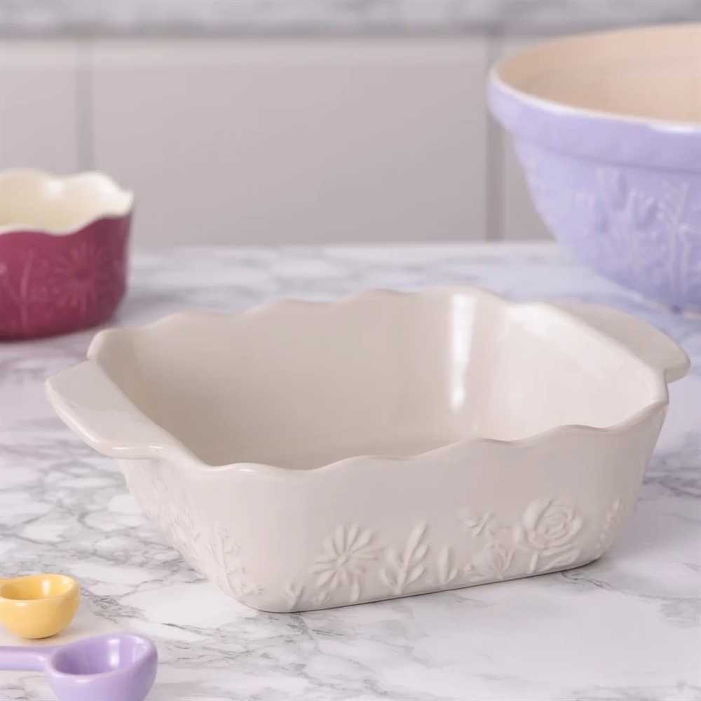 Mason Cash In The Meadow Zapékací mísa, 20 cm, krémová