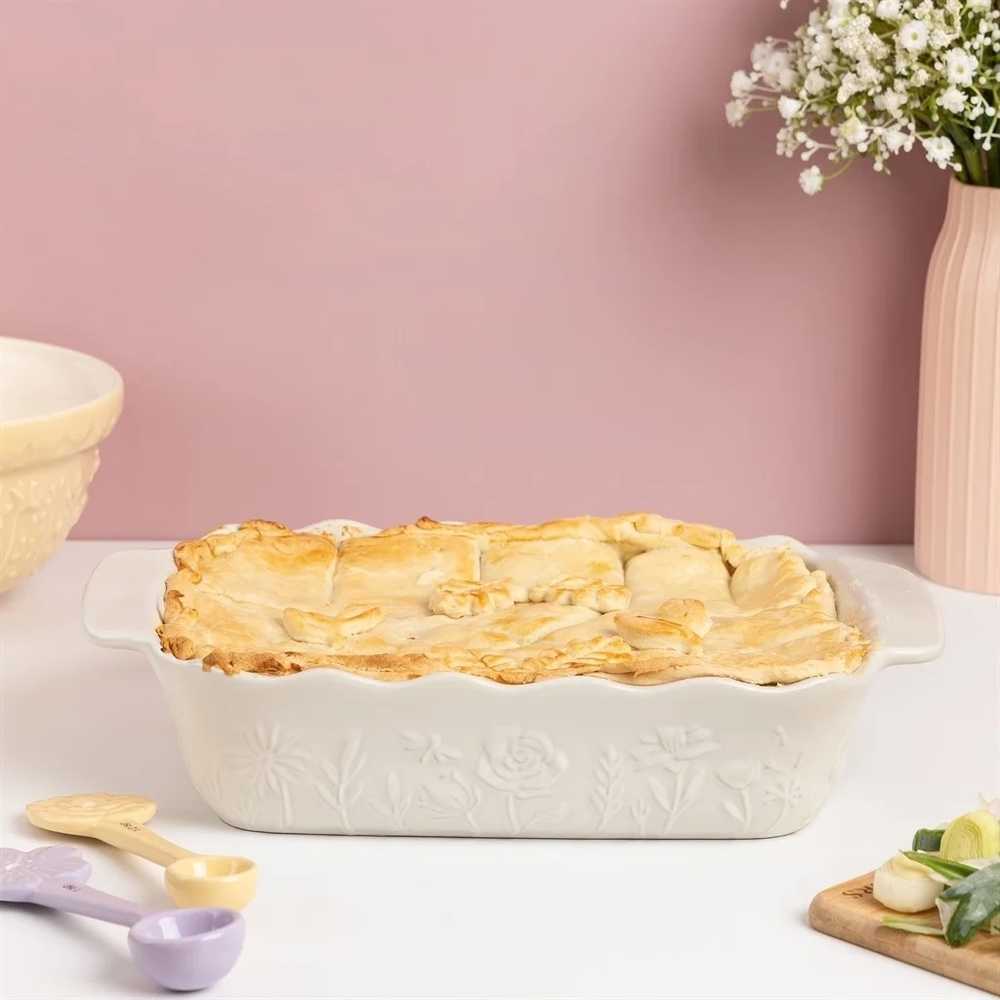 Mason Cash In The Meadow Zapékací mísa, 22.5 cm, krémová