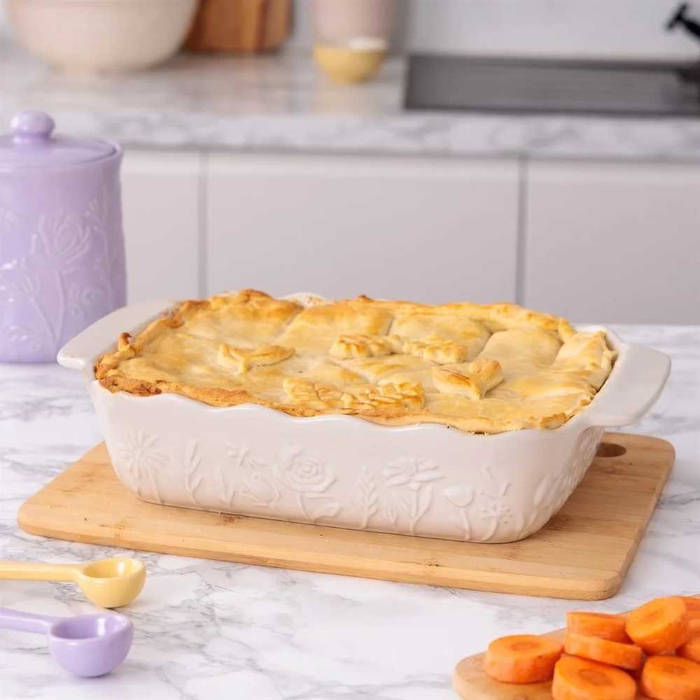 Mason Cash In The Meadow Zapékací mísa, 22.5 cm, krémová